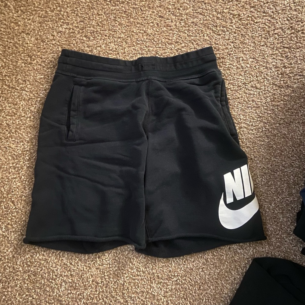 nike shorts size M
